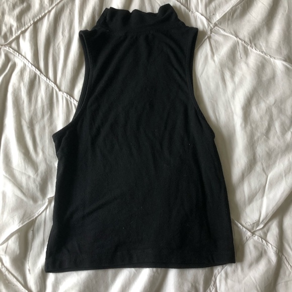 Crop high neck tank - Picture 1 of 2